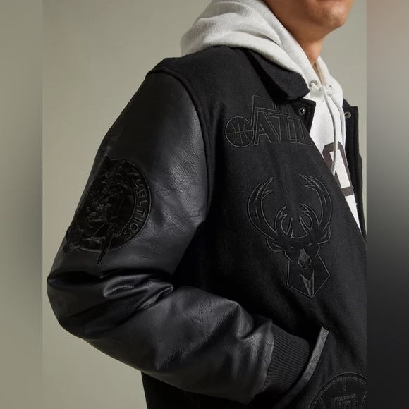 Starter EXCLUSIVE NBA Varsity Jacket - Picture 3 of 3